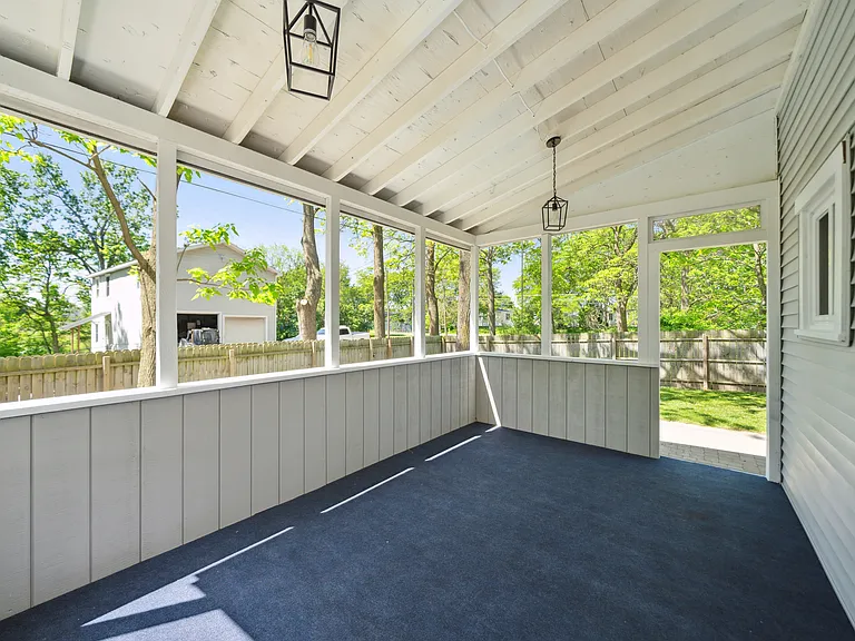 Screened in porch