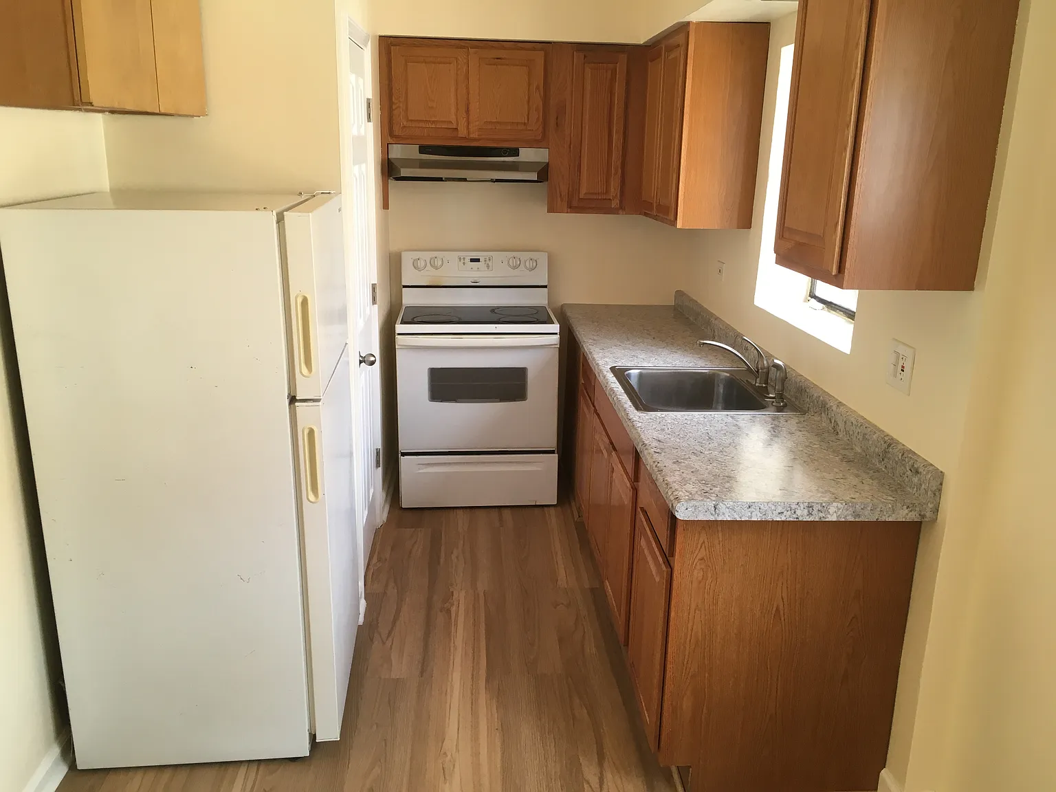 1 bed, 700 sqft, $1,410 — Photo 2