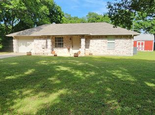 611 N Lamar St, Tioga, TX 76271