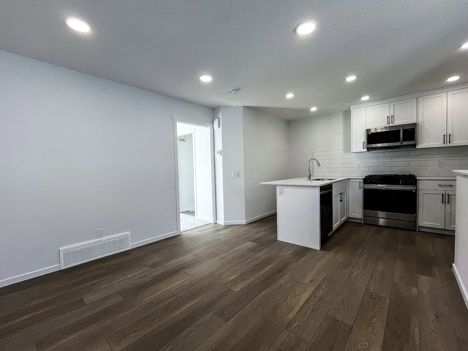 244 Orchards Boulevard SW, Edmonton - Garden — Photo 3