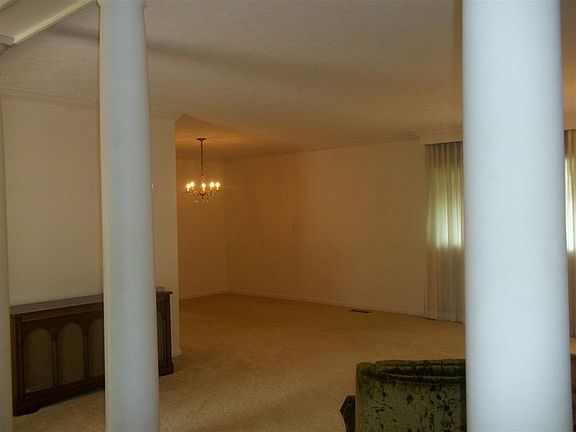 2nd image of 519 Tar Springs Dr