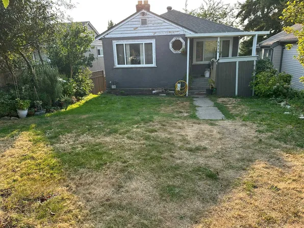 5635 Fleming St, Vancouver, BC V5P 3G1