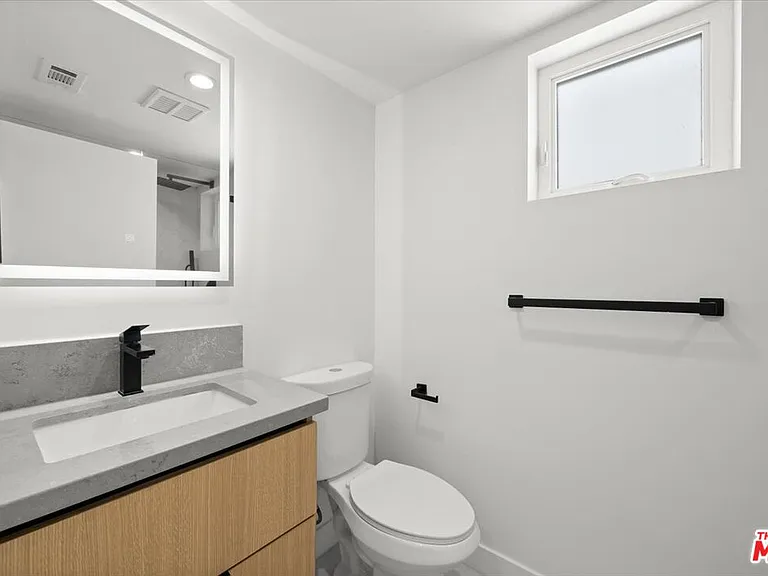 839 N McCadden Pl #B — Photo 31