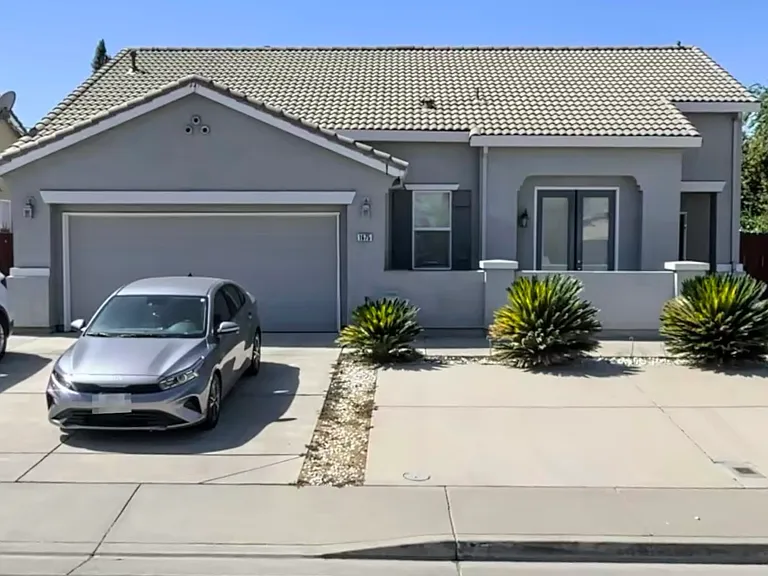 1675 Vieira St — Photo 1