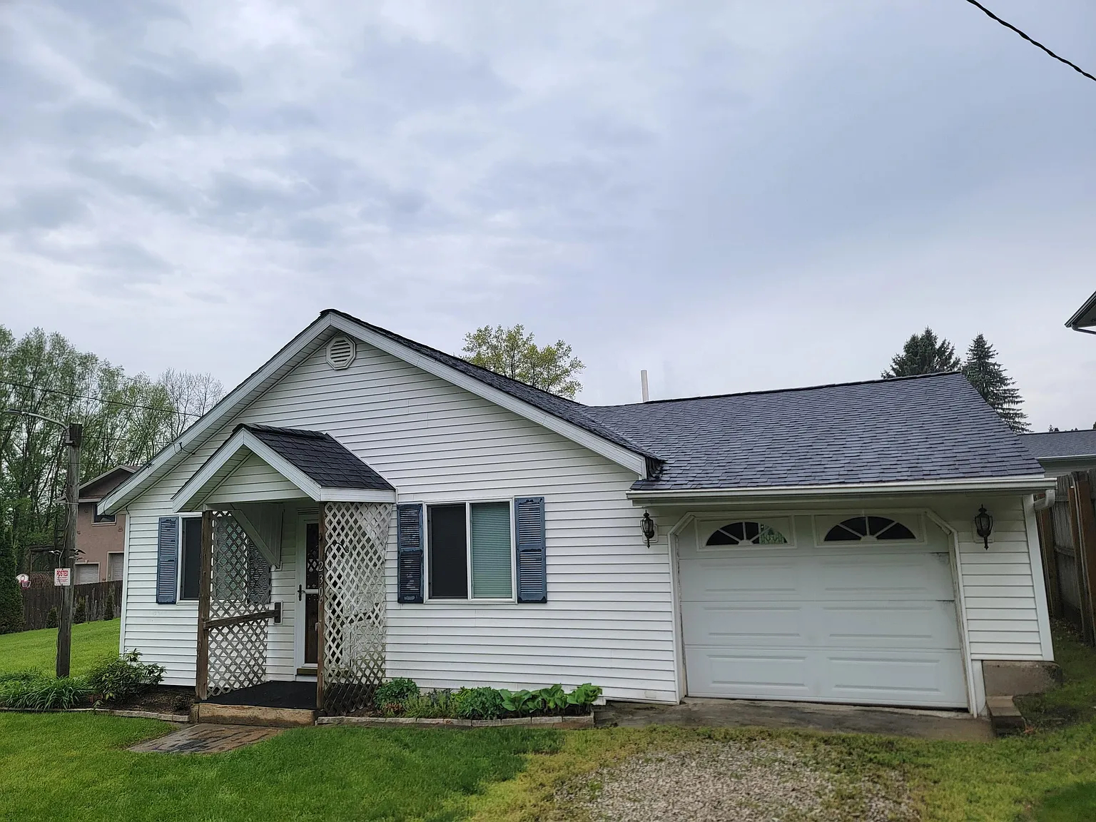 230 Bender St photo 1