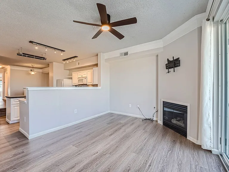2035 Eagle Ave — Photo 5