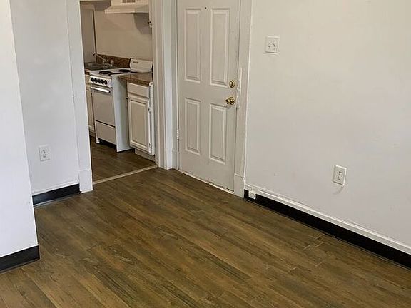 3rd image of 3218 O St APT 3