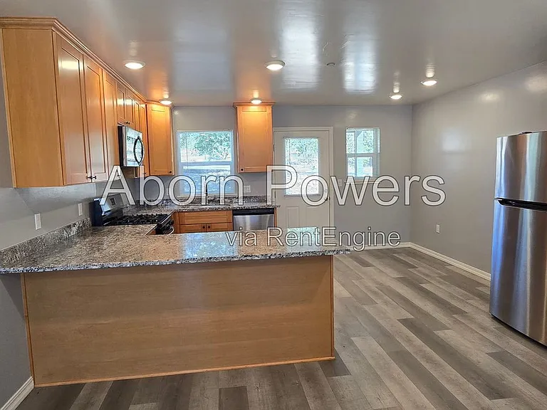 575 Racquet Way #B — Photo 7