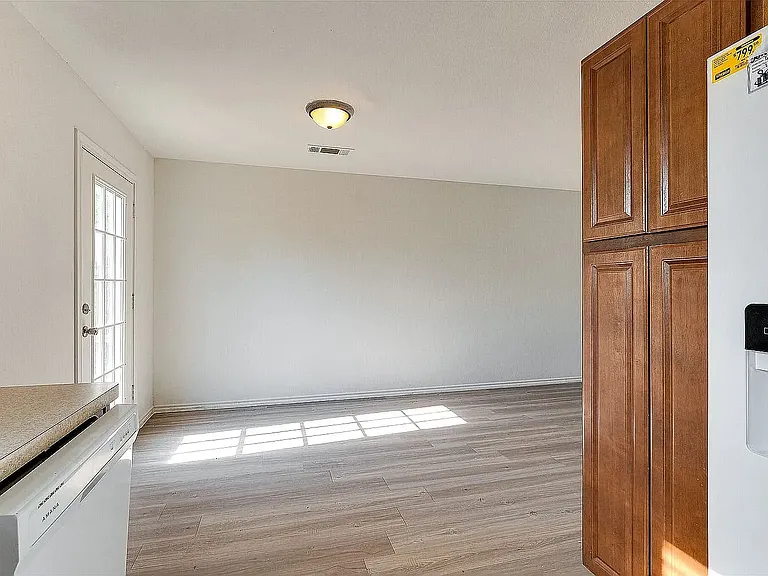 1115 Parkway Trl — Photo 10
