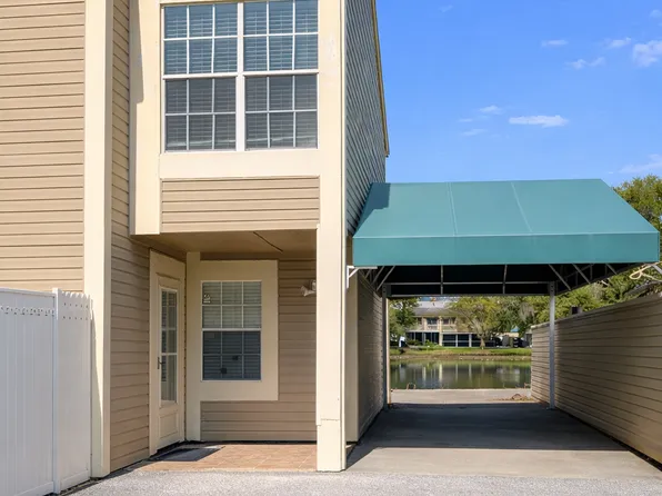 6909 Lake Place Ct, Tampa, FL 33634