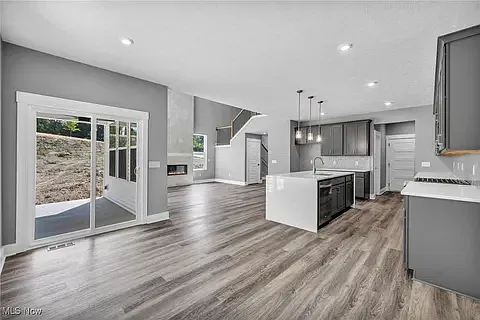 3 bed, 2092 sqft, $4,000 — Photo 1