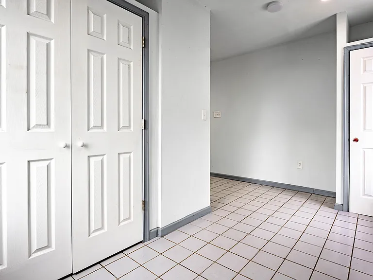 1327 Snyder Ave — Photo 6