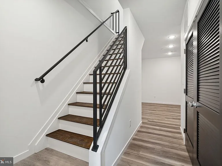 5629 Warrington Ave — Photo 17