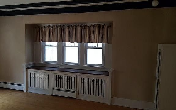 3rd image of 1909 E Kenwood Blvd