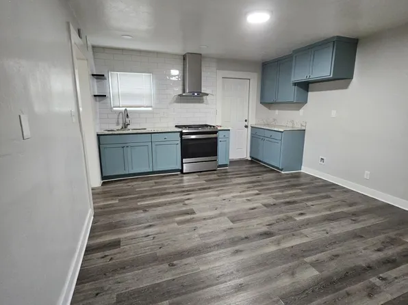 301 E Myrtle St, Hanford, CA 93230