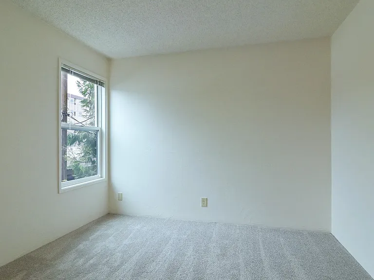 Hess Apartments — Photo 41