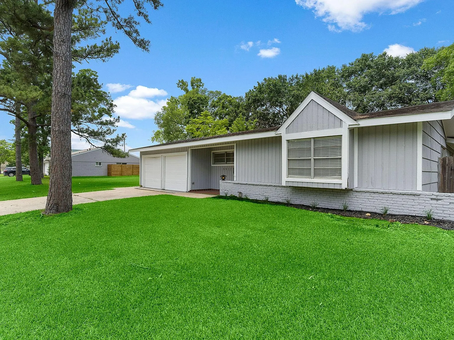 3 bed, 2.0 bath, 1233 sqft, $1,925 — Photo 2