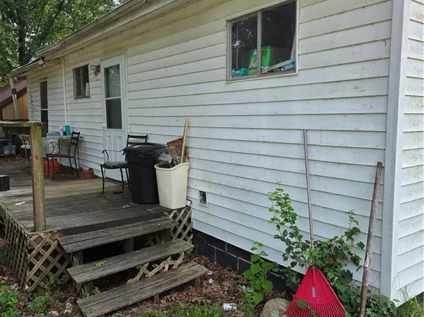 33311 Fox Hills Dr, Stover, MO 65078