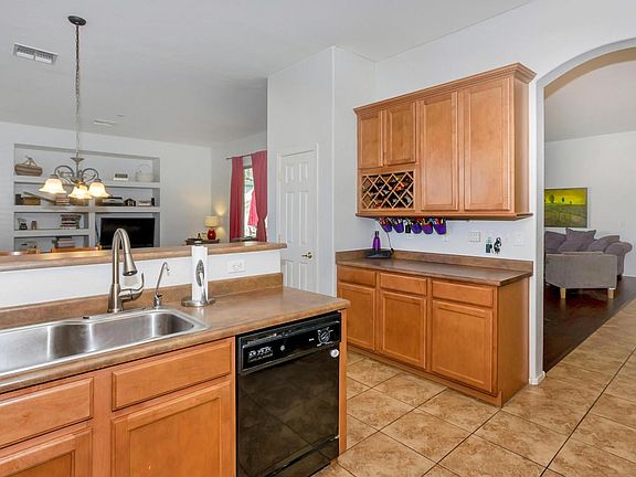 3128 W Sentinel Rock Road