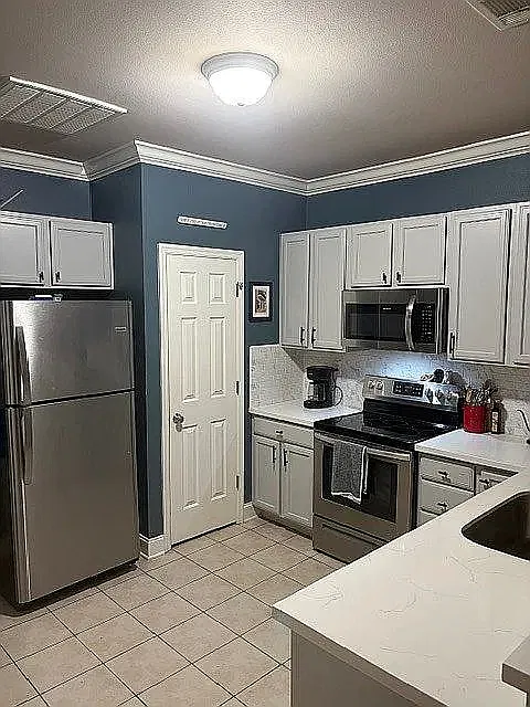 3 bed, $2,250 — Photo 4