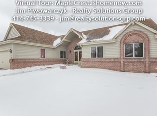 W175N5064 Maple Crest Ln, Menomonee Falls, WI 53051