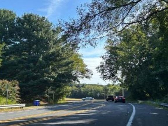 Exterior Neighborhood (street photo)