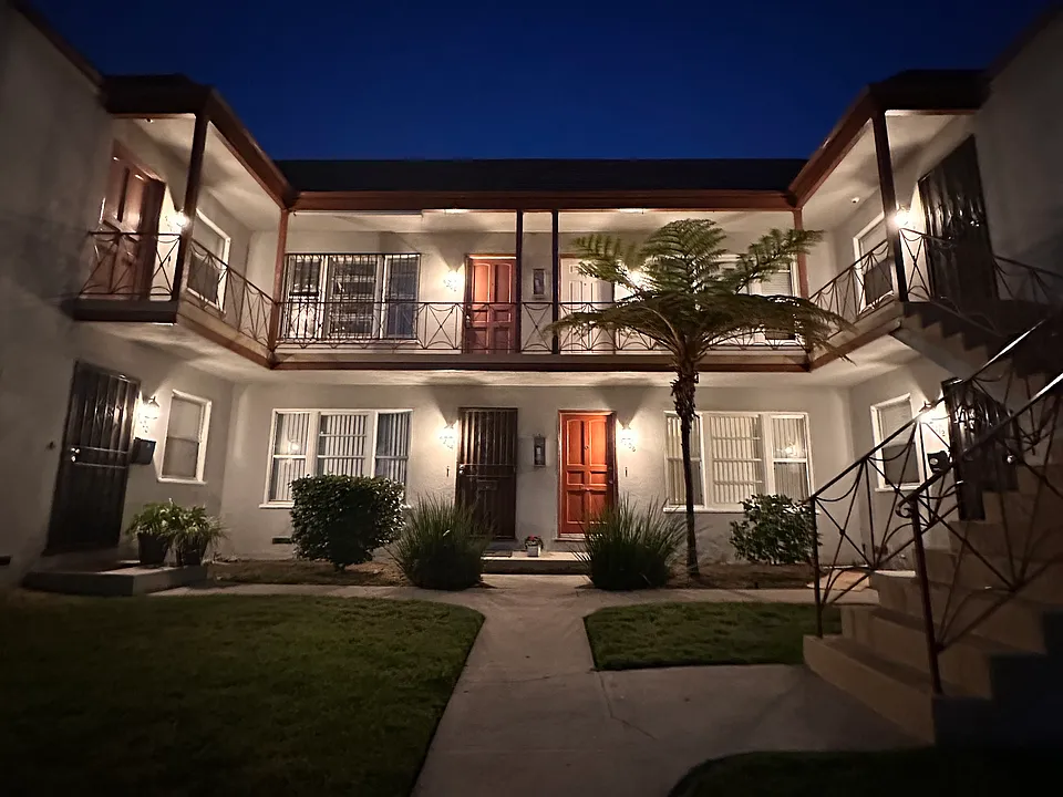 4202 Menlo Ave