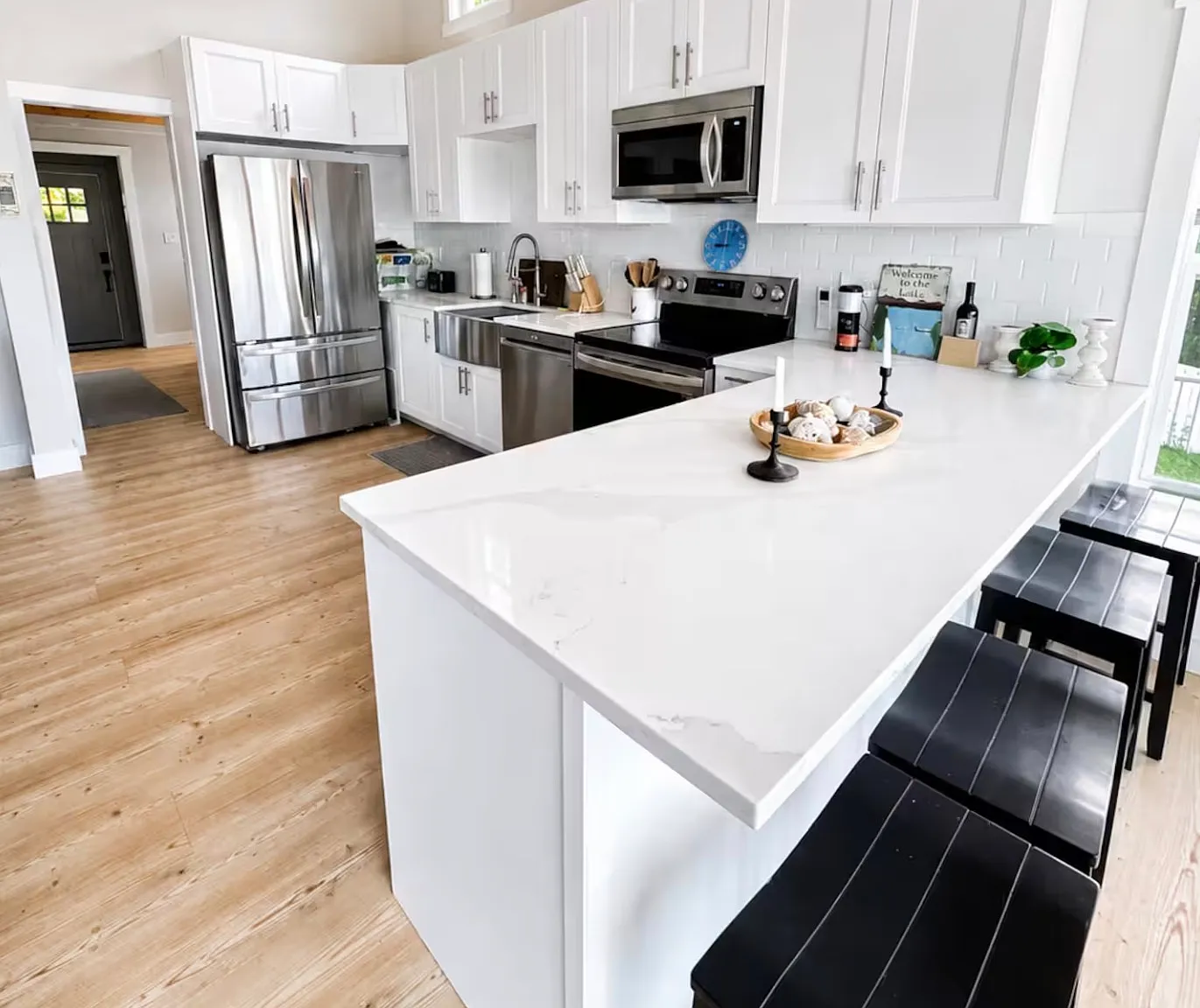 2 bed, 880 sqft, $8,050 — Photo 4