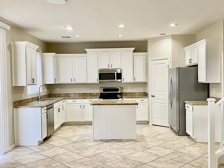 29525 N Smokey Ln — Photo 5