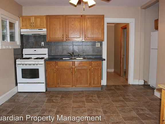 3rd image of 2230 Buchanan St NE #2