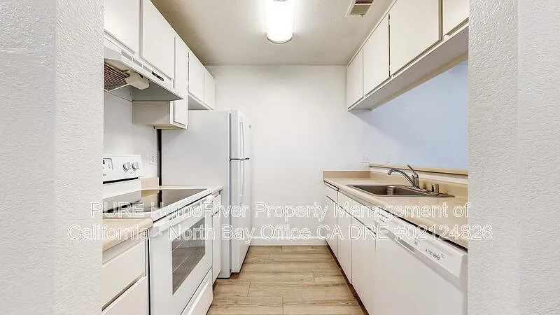 2 bed, 1.0 bath, 930 sqft, $2,300 — Photo 4
