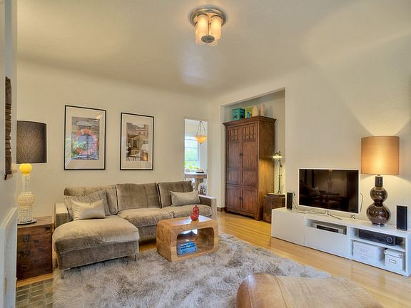 3rd image of 2717 Franklin Ave E APT 103