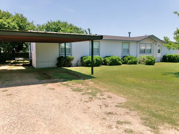 3003 Cottonwood Ln, Plainview, TX 79072