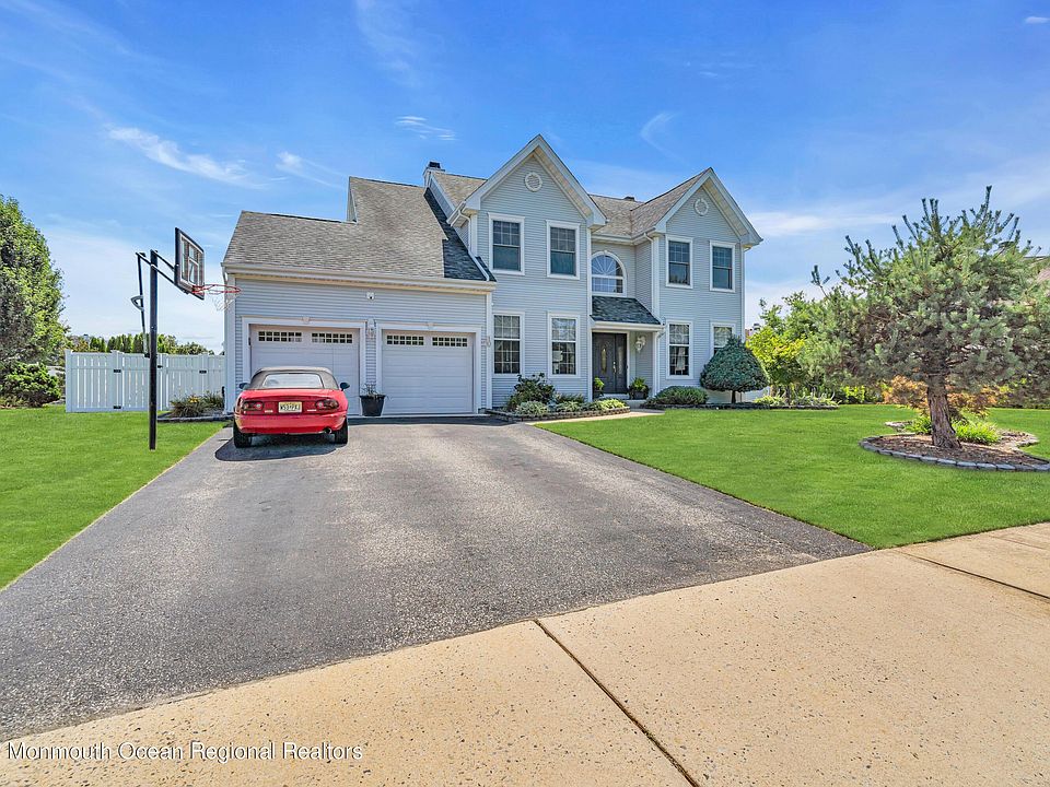 1st image of 10 Crown Cir