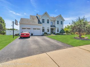 10 Crown Cir, Lakewood, NJ 08701