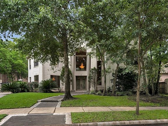 Located on a wooded cul de sac corner site