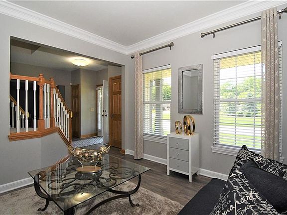 4th image of 5851 Glen Eagles Dr