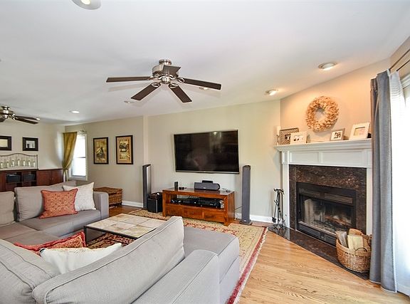 5th image of 9305 S Central Park Ave