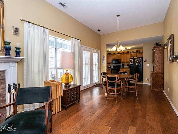 5th image of 41 Tewkesbury Circle Dr