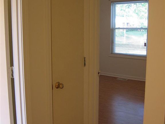 5th image of 2478 Woodhill Dr