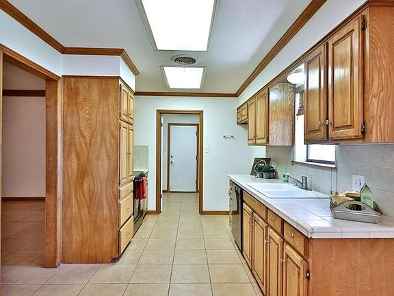 4th image of 4302 Dee Ann Ct