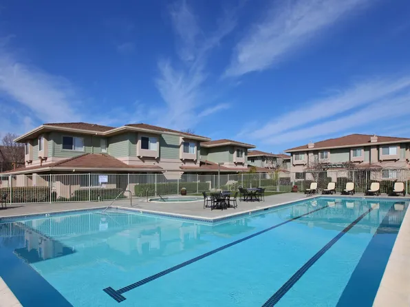 Saratoga West Apartments