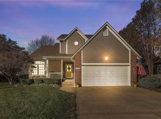 4028 SW Chatham Dr, Lees Summit, MO 64082