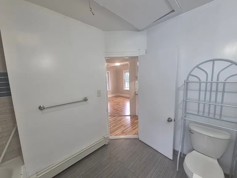 25 Howard Ave — Photo 14