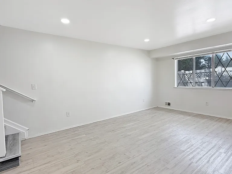 24915 Mayfair St — Photo 2