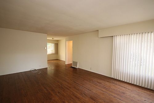 3rd image of 1323 Oak St APT 4