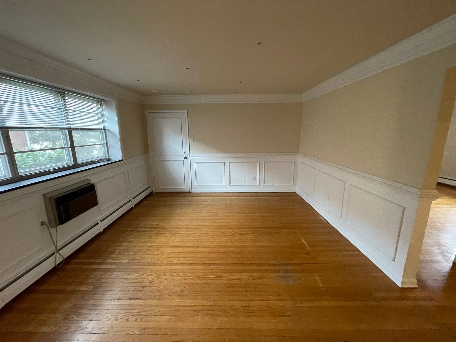 2 bed, $1,900 — Photo 2