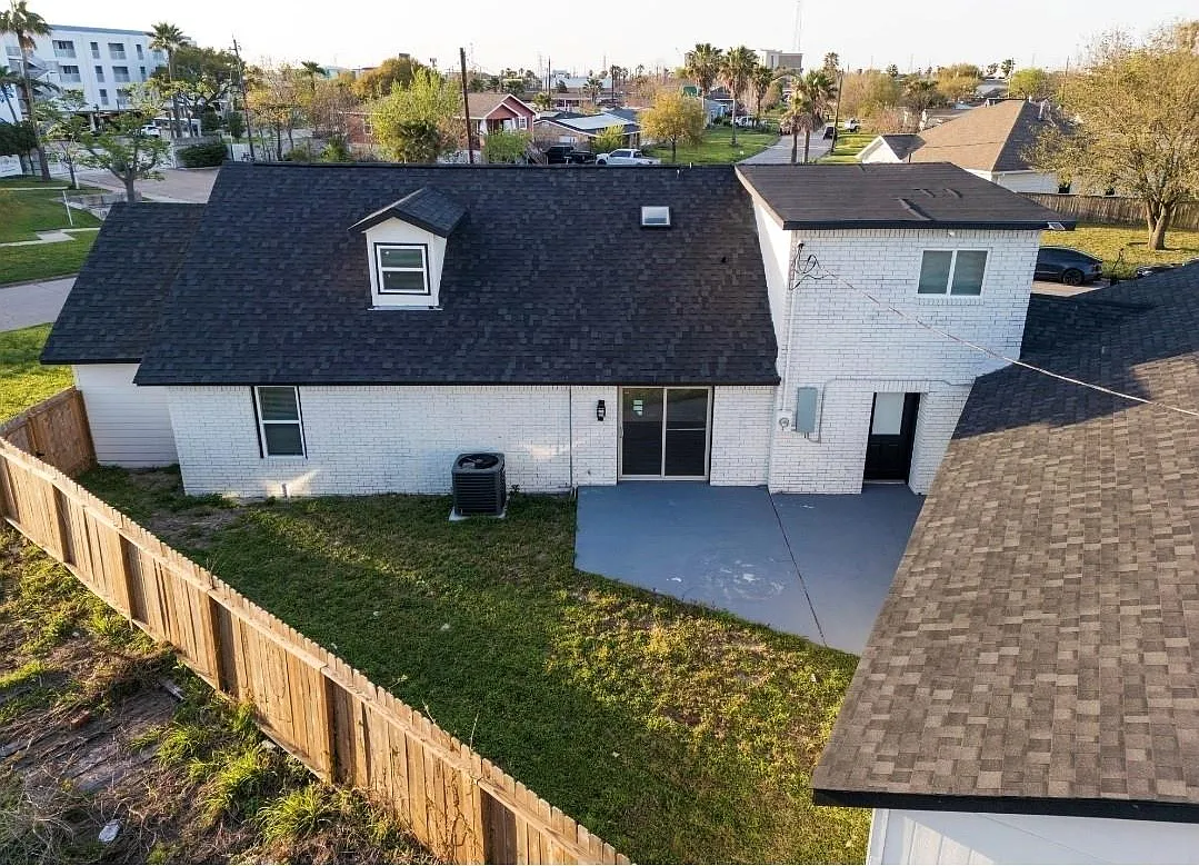 5 bed, 3.0 bath, 3000 sqft, $3,200 — Photo 4