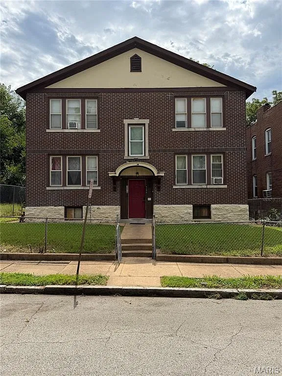 6 bed, 2.0 bath, 3456 sqft, $1,175 — Photo 2