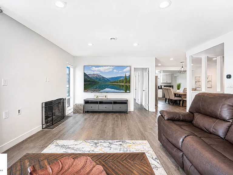 22942 Sunset Crossing Rd — Photo 1